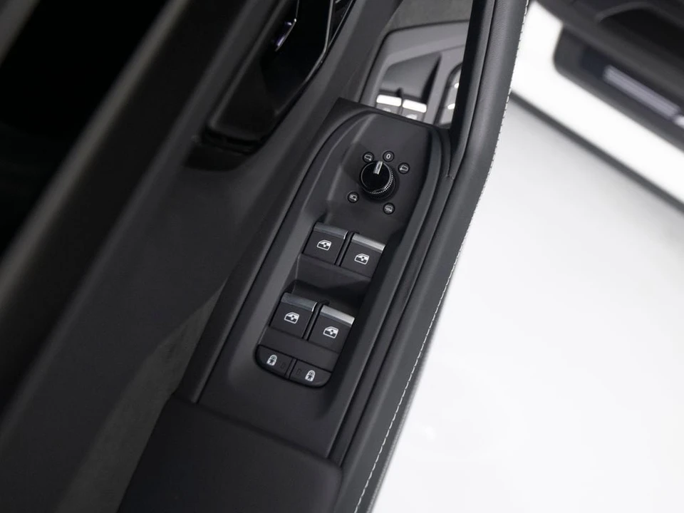 2026 Lamborghini Urus SE - Image 11 of 31