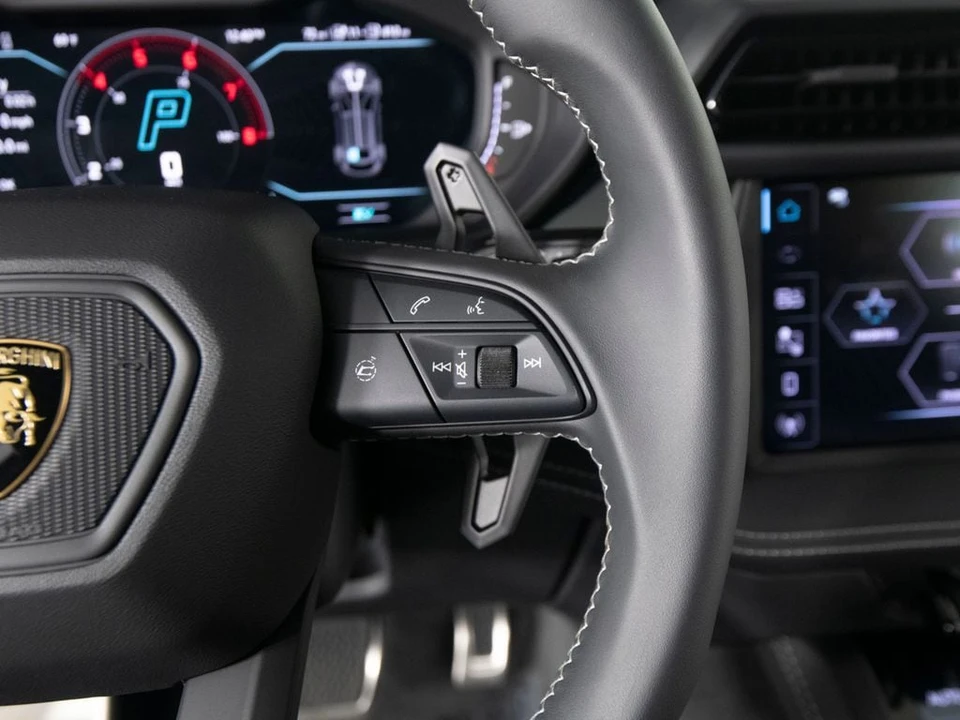 2026 Lamborghini Urus SE - Image 20 of 31