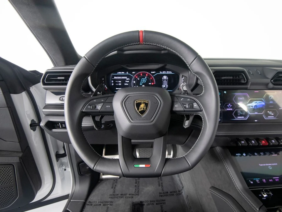 2026 Lamborghini Urus SE - Image 18 of 31