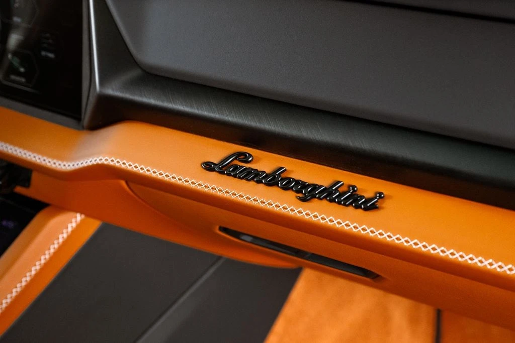 2026 Lamborghini Urus SE - Image 23 of 31