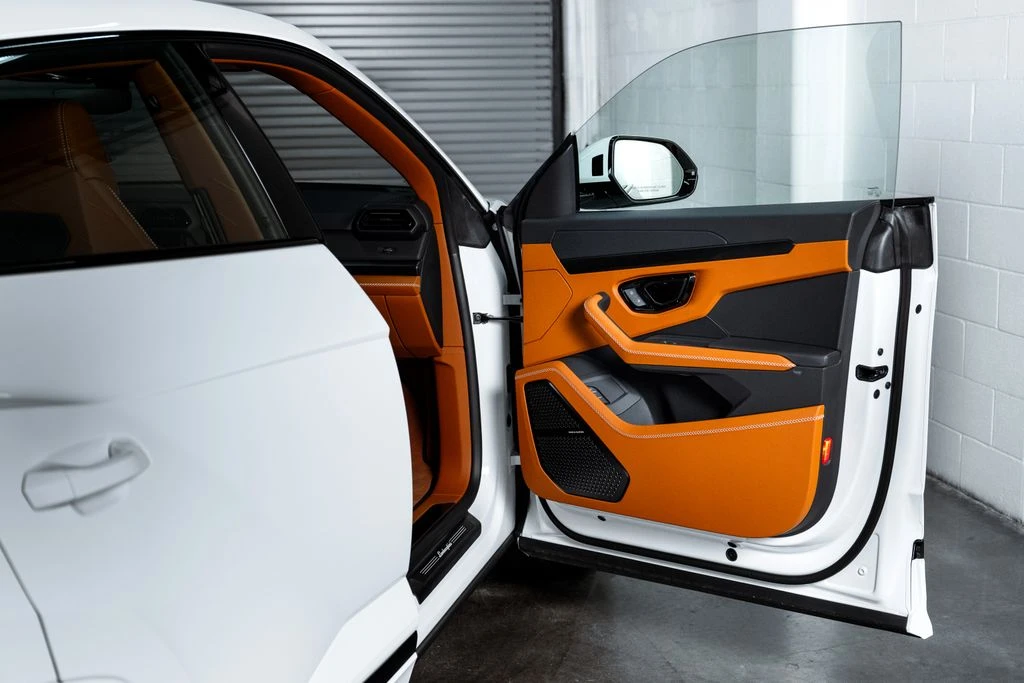 2026 Lamborghini Urus SE - Image 31 of 31