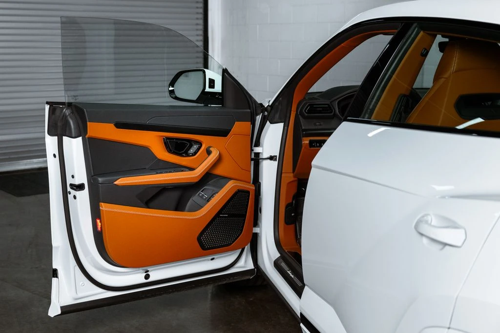 2026 Lamborghini Urus SE - Image 30 of 31