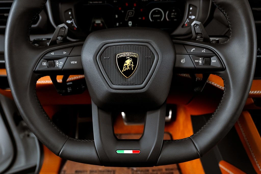 2026 Lamborghini Urus SE - Image 12 of 31