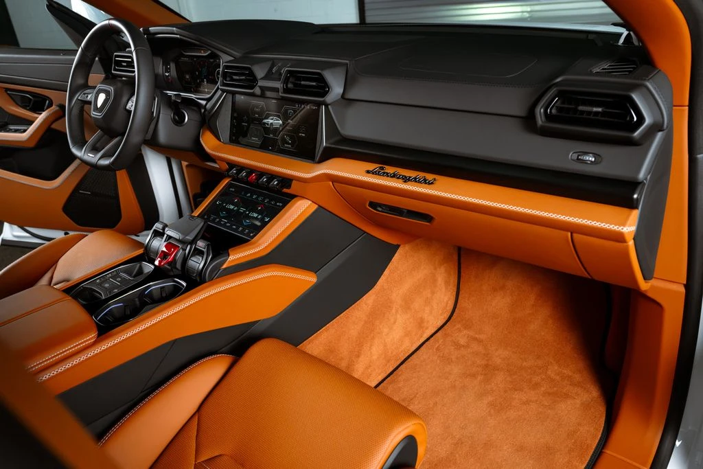 2026 Lamborghini Urus SE - Image 10 of 31
