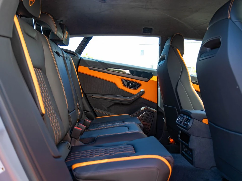 2026 Lamborghini Urus - Image 25 of 31