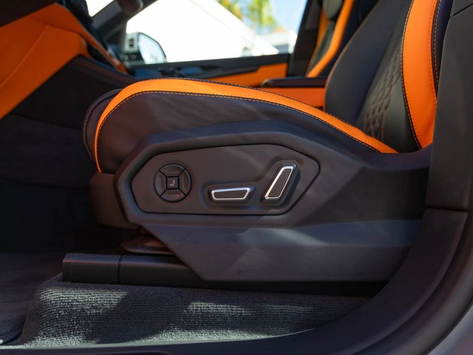 2026 Lamborghini Urus - Image 19 of 31