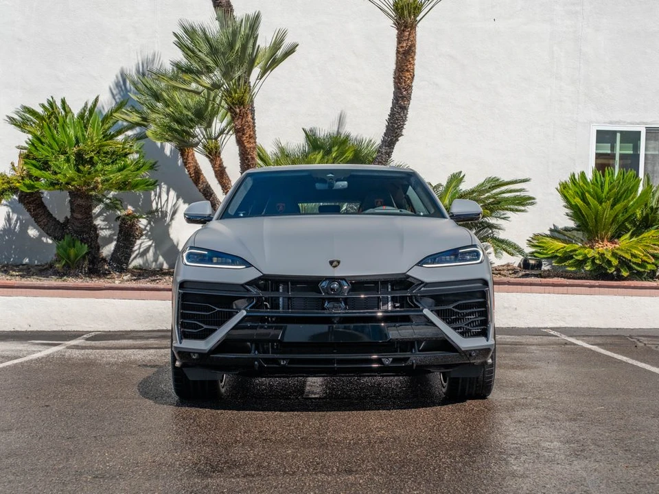 2026 Lamborghini Urus - Image 5 of 31