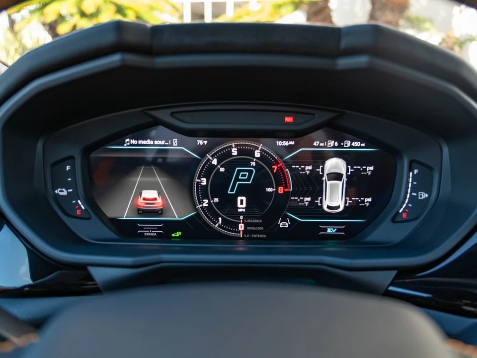 2026 Lamborghini Urus - Image 10 of 31