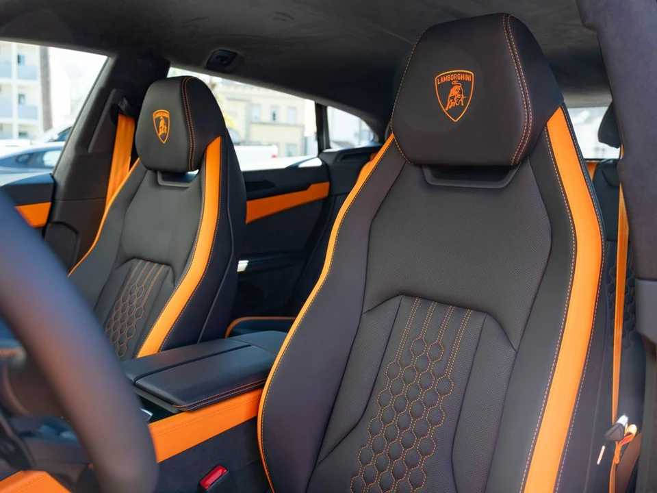 2026 Lamborghini Urus - Image 18 of 31