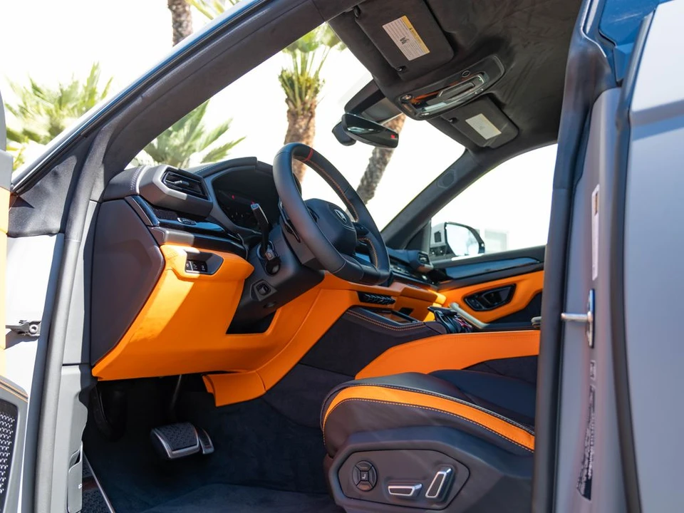 2026 Lamborghini Urus - Image 16 of 31