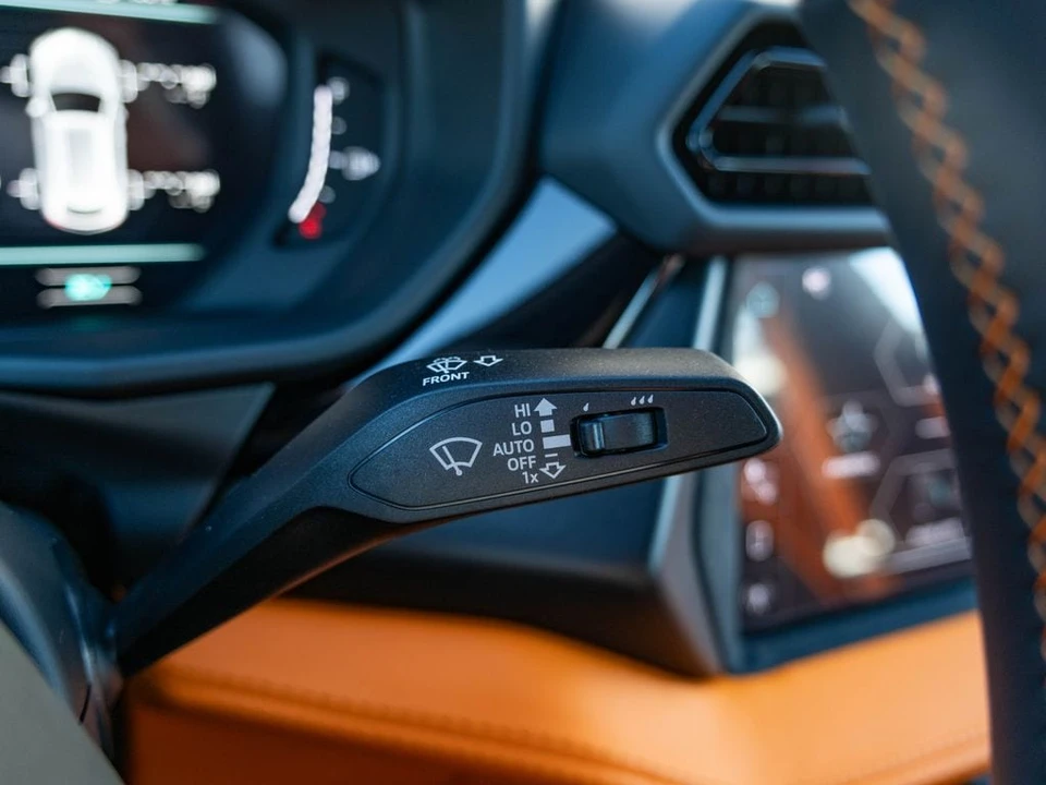 2026 Lamborghini Urus - Image 15 of 31