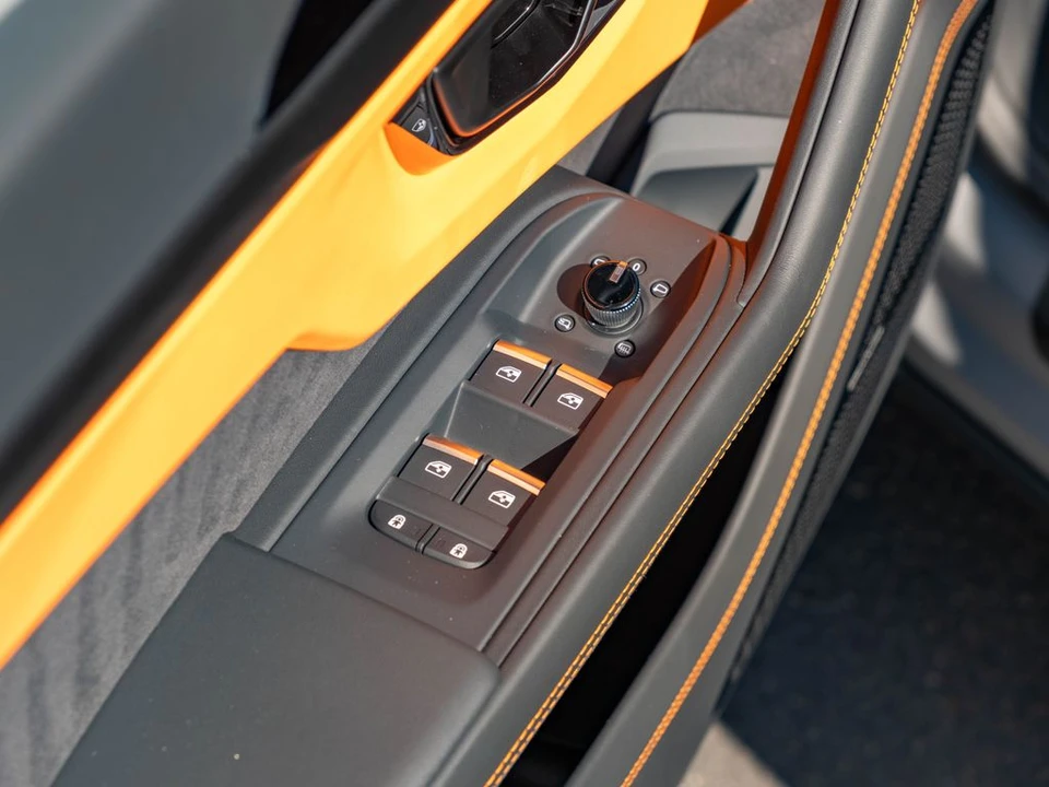 2026 Lamborghini Urus - Image 20 of 31