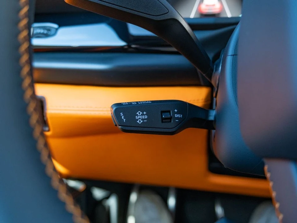 2026 Lamborghini Urus - Image 14 of 31