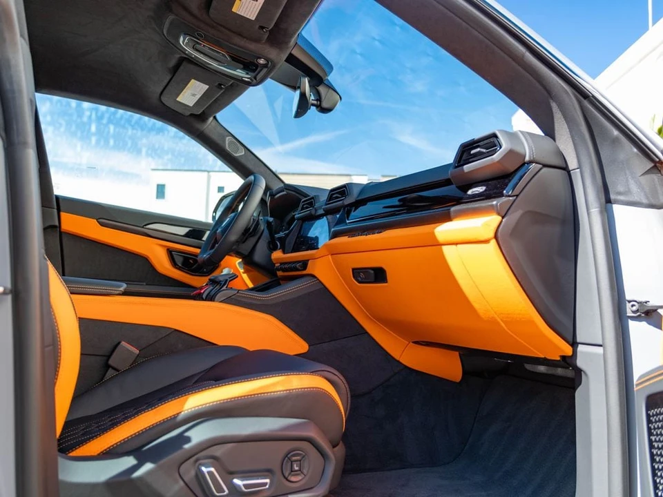 2026 Lamborghini Urus - Image 27 of 31