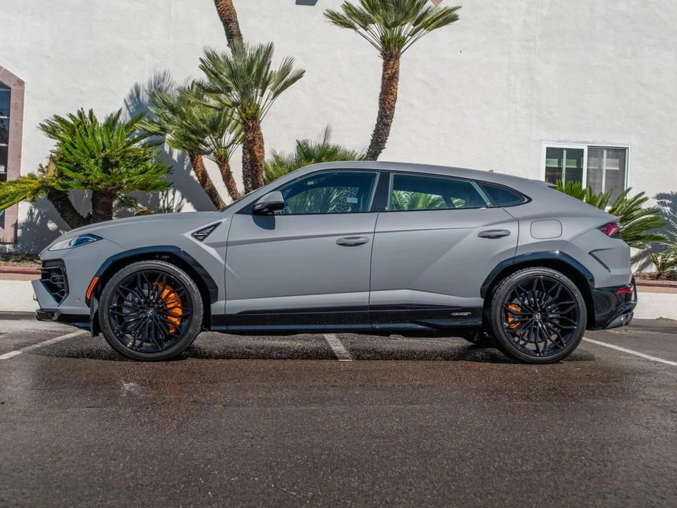 2026 Lamborghini Urus - Image 2 of 31