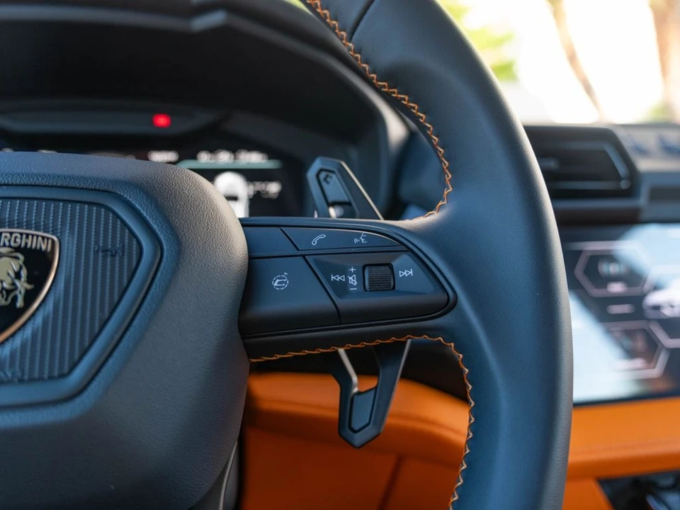 2026 Lamborghini Urus - Image 12 of 31