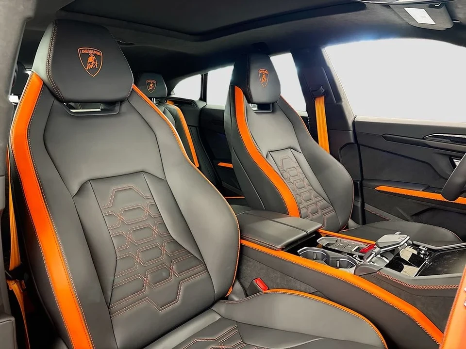 2026 Lamborghini Urus SE - Image 15 of 31