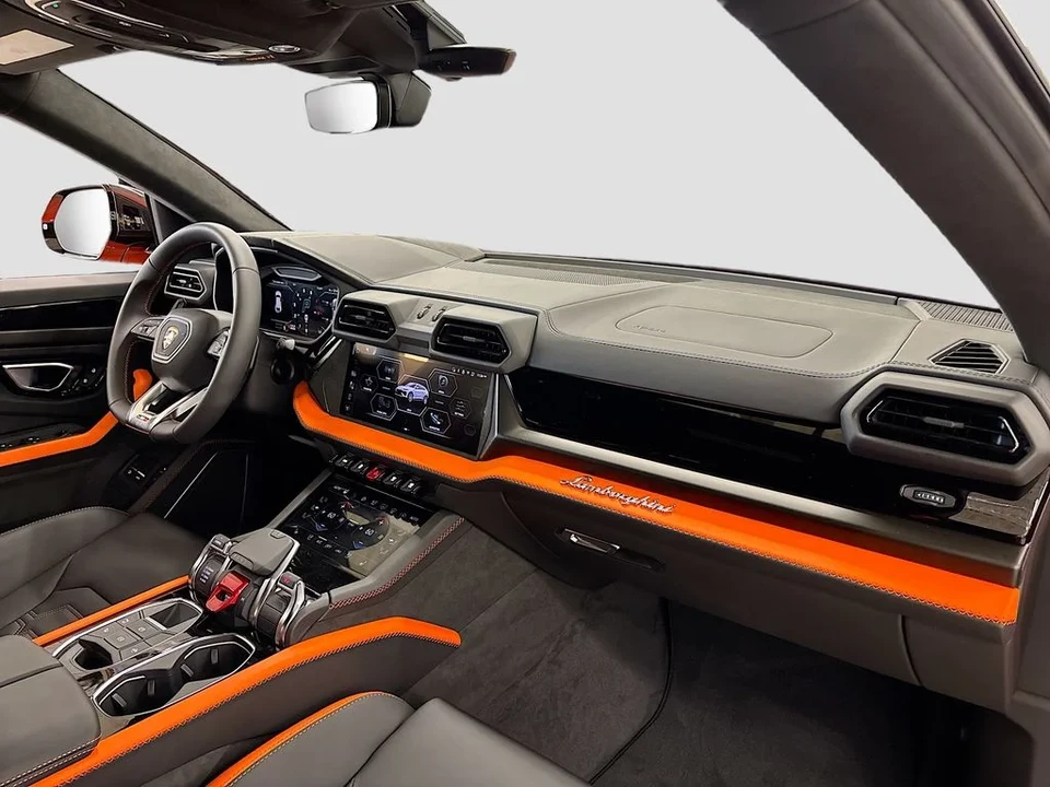 2026 Lamborghini Urus SE - Image 14 of 31