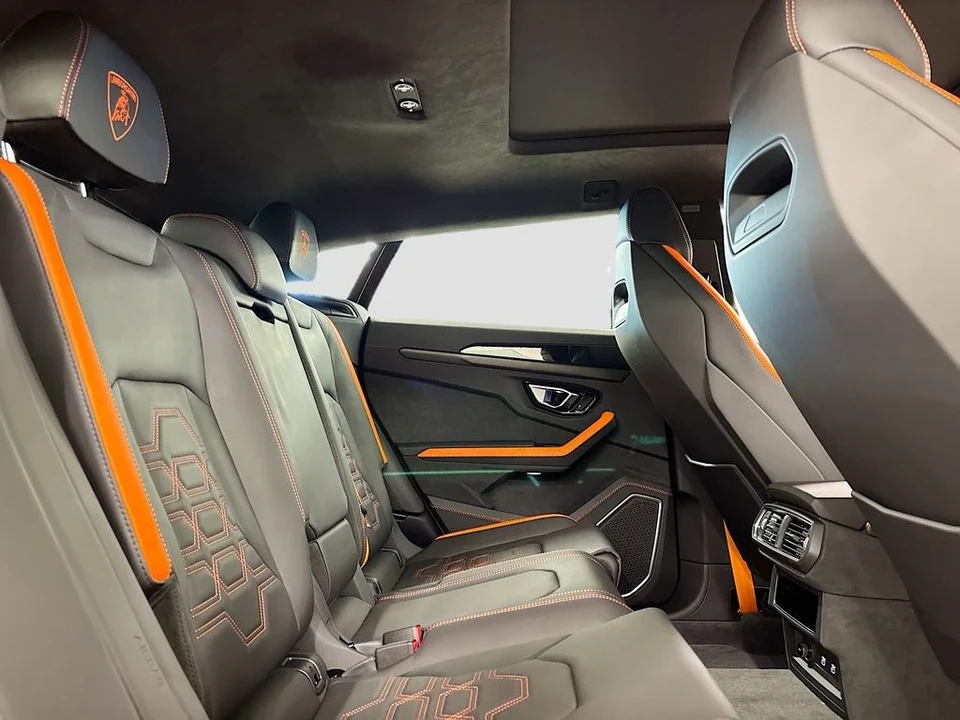 2026 Lamborghini Urus SE - Image 16 of 31