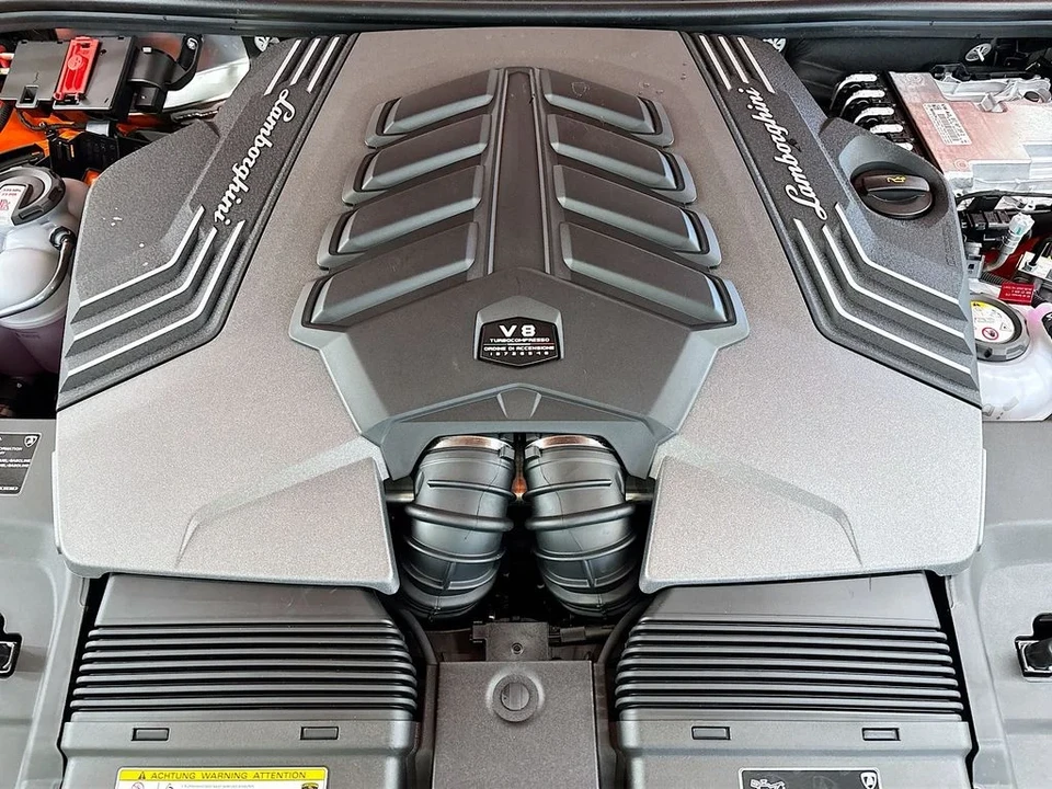 2026 Lamborghini Urus SE - Image 30 of 31
