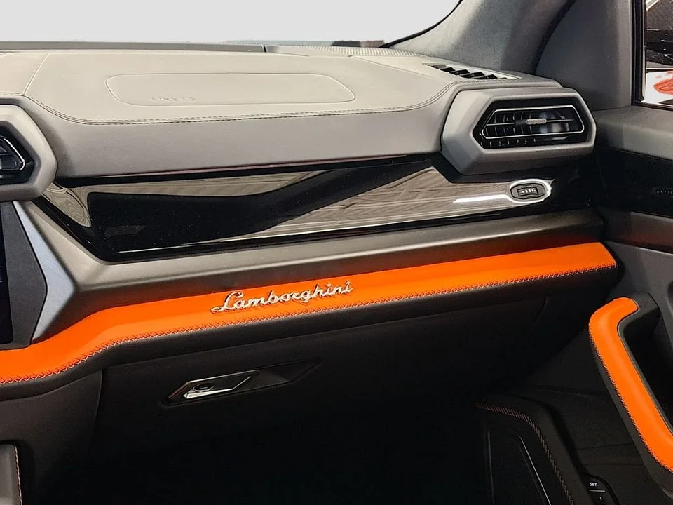2026 Lamborghini Urus SE - Image 19 of 31
