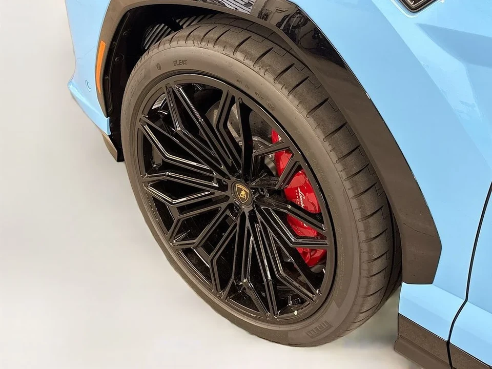 2026 Lamborghini Urus - Image 30 of 31