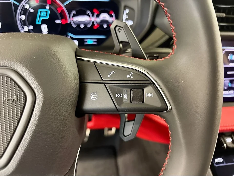 2026 Lamborghini Urus - Image 29 of 31