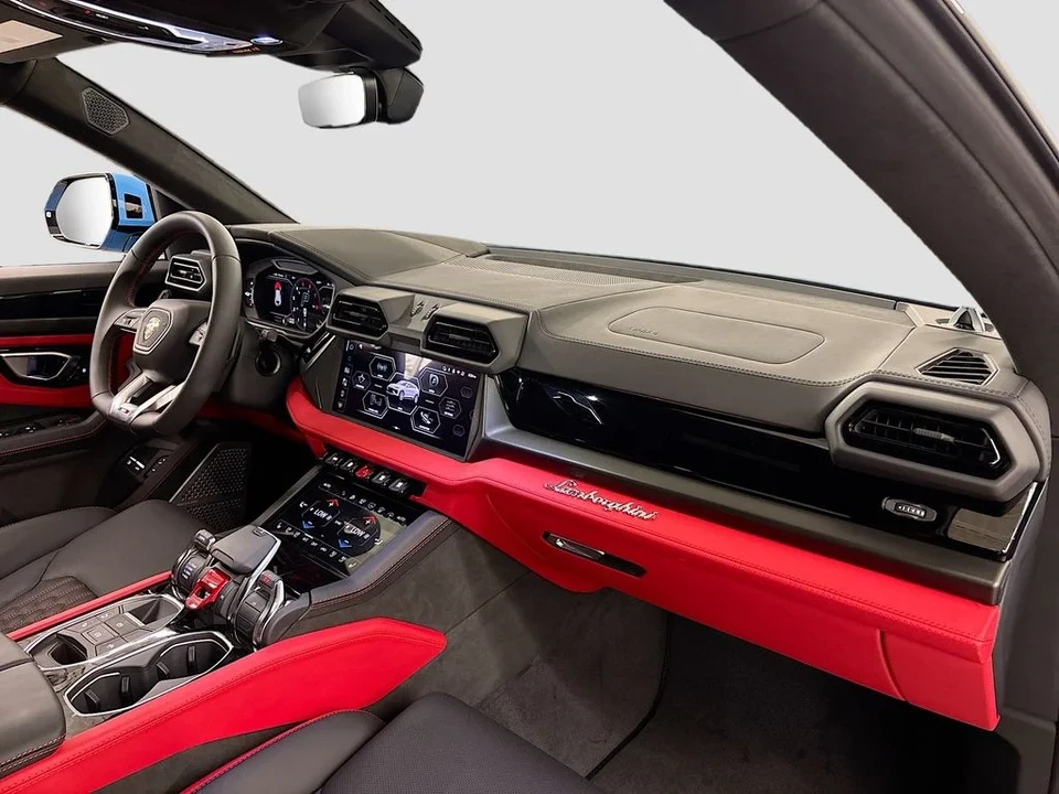 2026 Lamborghini Urus - Image 14 of 31