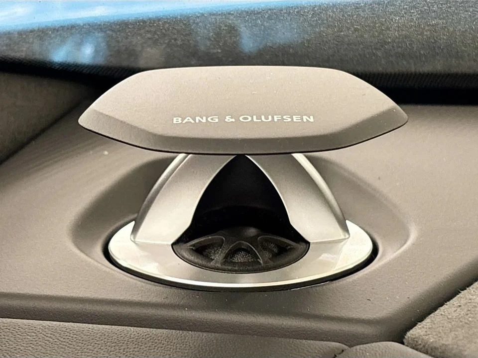 2026 Lamborghini Urus - Image 26 of 31