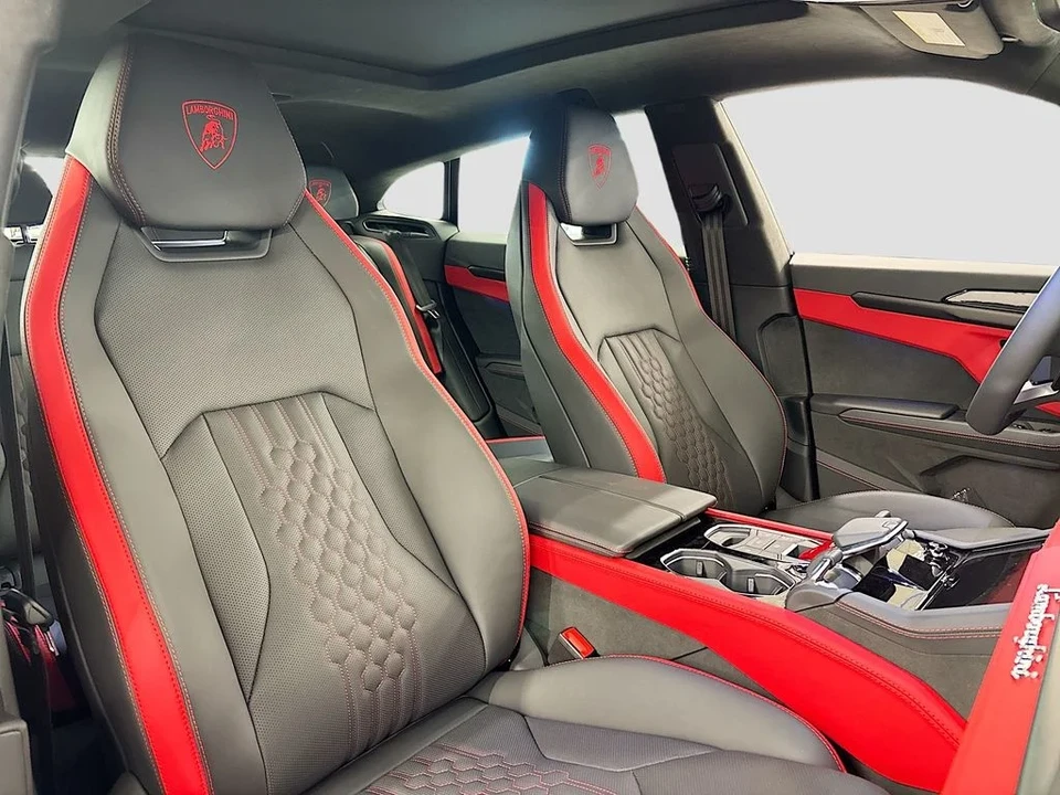 2026 Lamborghini Urus - Image 15 of 31