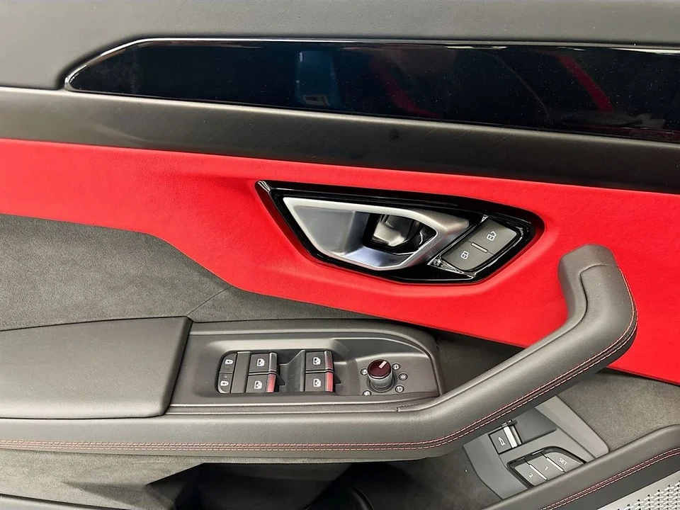 2026 Lamborghini Urus - Image 21 of 31