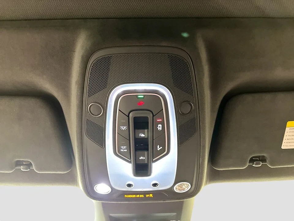 2026 Lamborghini Urus - Image 24 of 31