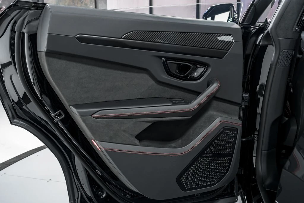 2026 Lamborghini Urus SE - Image 30 of 31