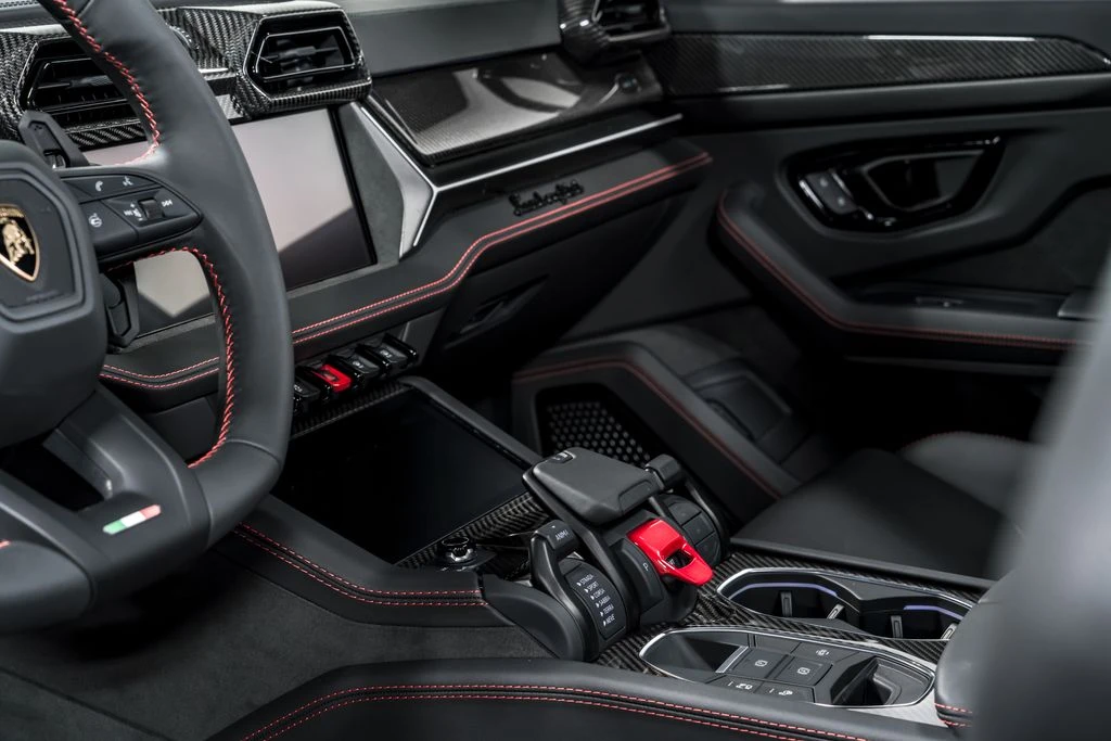 2026 Lamborghini Urus SE - Image 23 of 31