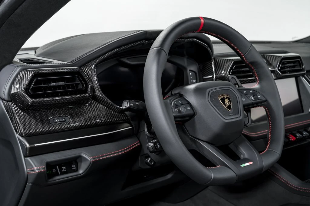 2026 Lamborghini Urus SE - Image 14 of 31