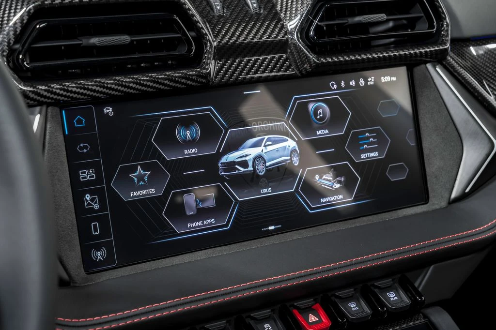 2026 Lamborghini Urus SE - Image 25 of 31