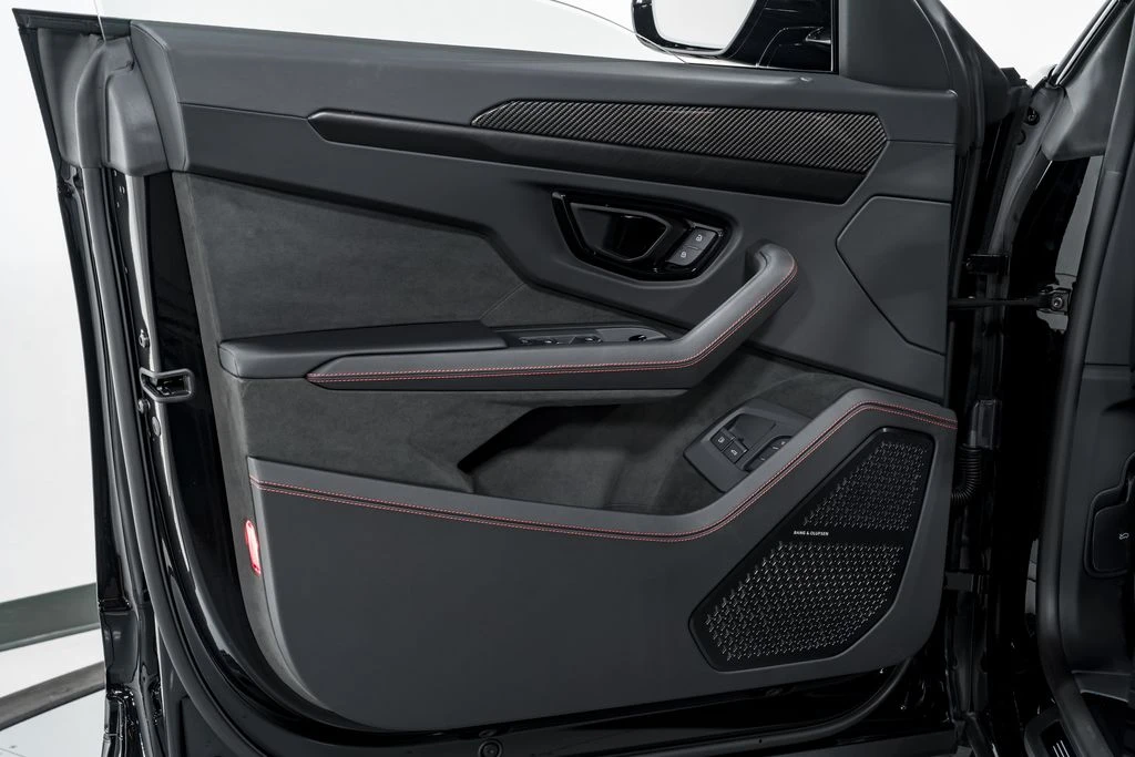 2026 Lamborghini Urus SE - Image 9 of 31