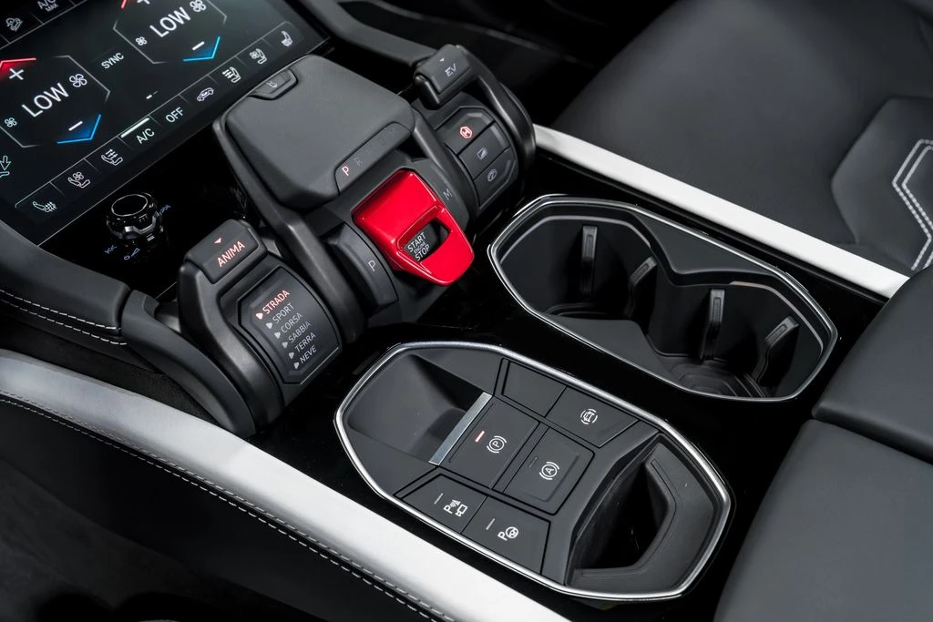 2026 Lamborghini Urus SE - Image 29 of 31