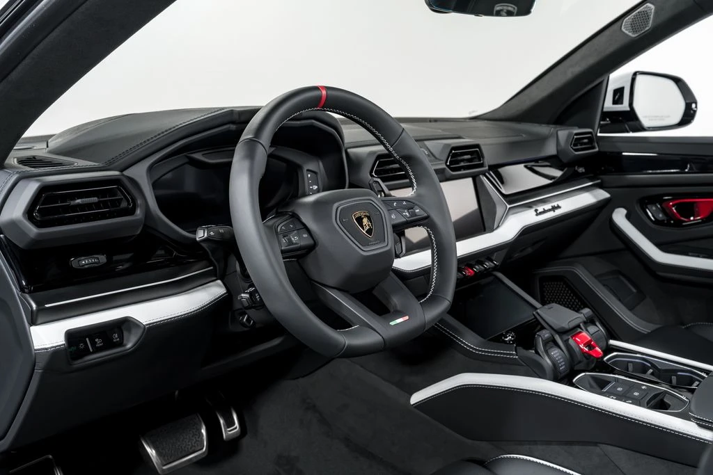 2026 Lamborghini Urus SE - Image 13 of 31