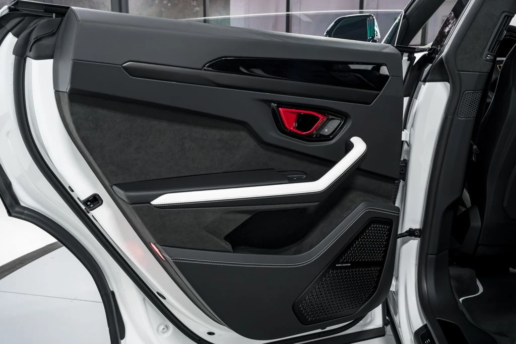 2026 Lamborghini Urus SE - Image 30 of 31