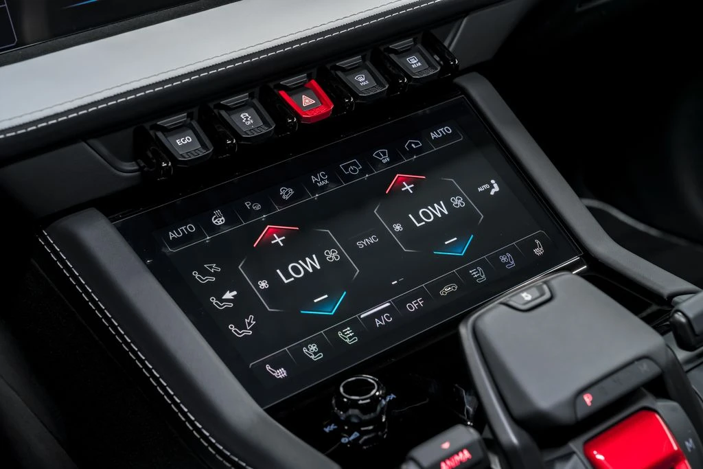 2026 Lamborghini Urus SE - Image 28 of 31