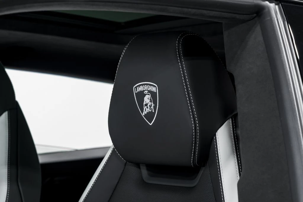 2026 Lamborghini Urus SE - Image 21 of 31