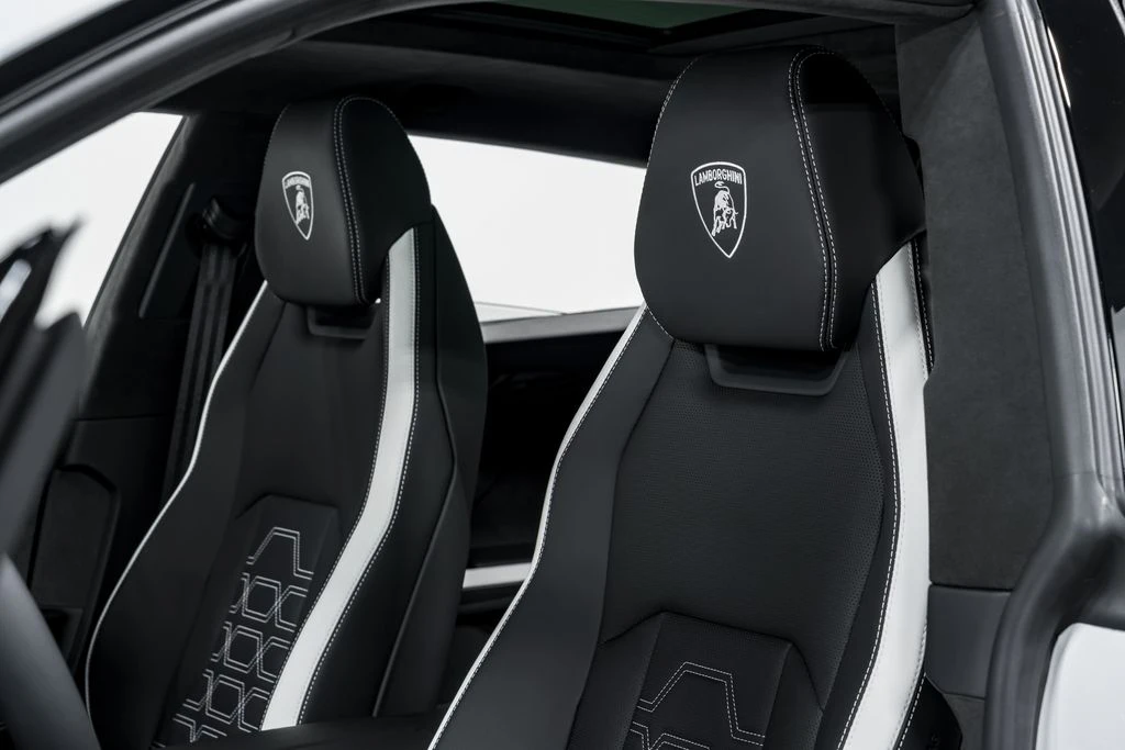 2026 Lamborghini Urus SE - Image 20 of 31