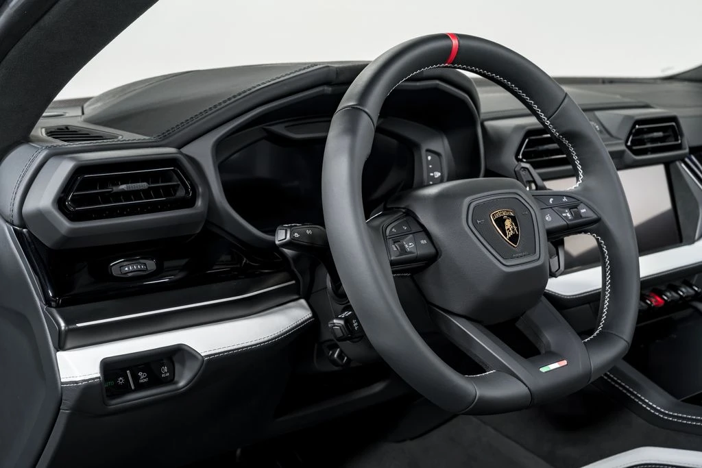 2026 Lamborghini Urus SE - Image 14 of 31