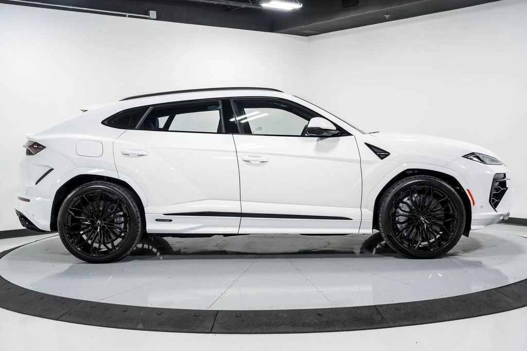 2026 Lamborghini Urus SE - Image 2 of 31