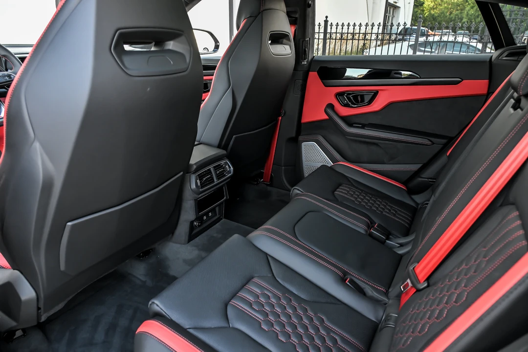 2026 Lamborghini Urus - Image 23 of 31