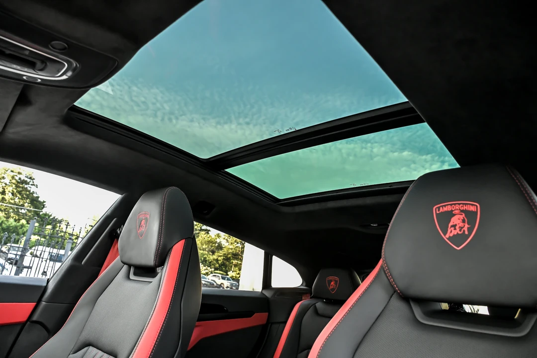 2026 Lamborghini Urus - Image 21 of 31