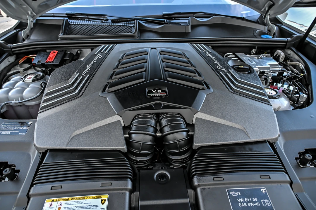 2026 Lamborghini Urus - Image 14 of 31