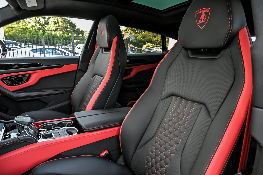 2026 Lamborghini Urus - Image 20 of 31