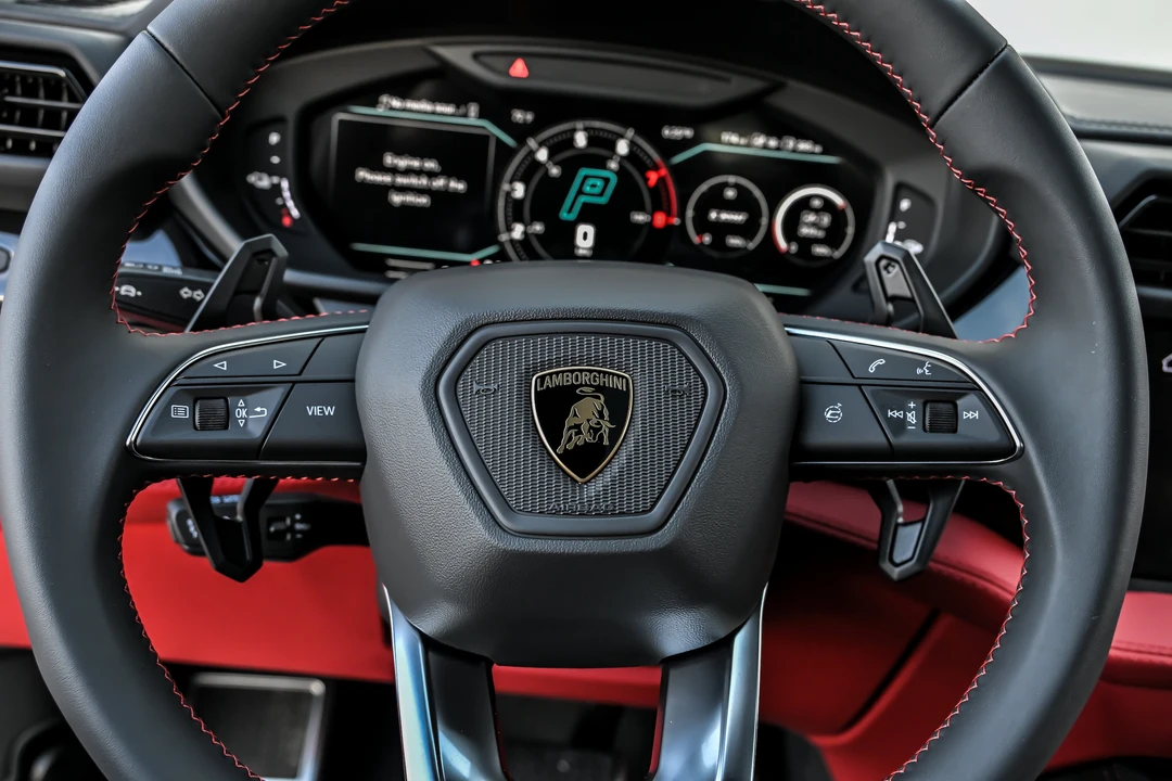 2026 Lamborghini Urus - Image 30 of 31